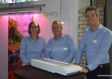 Signify bracht hun nieuwste armatuur mee, de Toplighting Compact. Met dit armatuur kunnen telers volgens Daniëlle Smits, Kay Rauwerdink en Erik Stappers SON-T één-op-één vervangen met LED. Het armatuur heeft een lichtopbrengst van 1800 micromol.